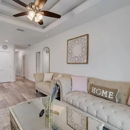 South West Florida Family Home, 3 Bedroom,2 Bathroom, King Bed Suite, Close To Beaches, Parks, Fishing, Golfing, Kayaking